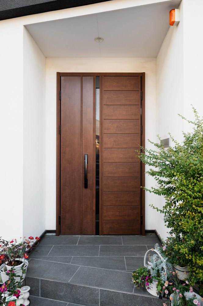 Portoncino d'ingresso in legno realizzato da Idea Casa